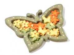 Dřevěná dekorace - motýl s kvítky, zajíčky a motýlky uvnitř