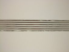 Stříbrná síťovaná stuha s proužky, 2,5 cm / 25 m. 117 446 251AHK390602 stuha 25m