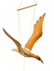 Dekorace létající pták s mávajícími křídly 49cm