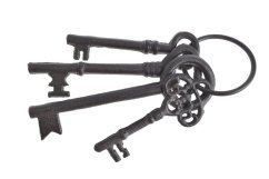 Dekorace svazek kovových klíčů  5,5cmL x 1cmW x 12,5-18cmH