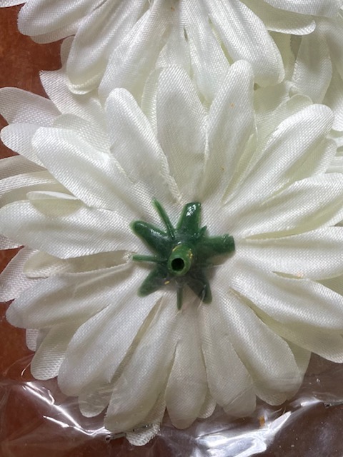 Květ umělé kopretiny k napíchnutí na stonek Ø 6,5cm -  72ks - Barva: Bílá 001