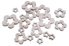 Dřevěné výseky ve tvaru kytičky 2,5-7cm - 18ks