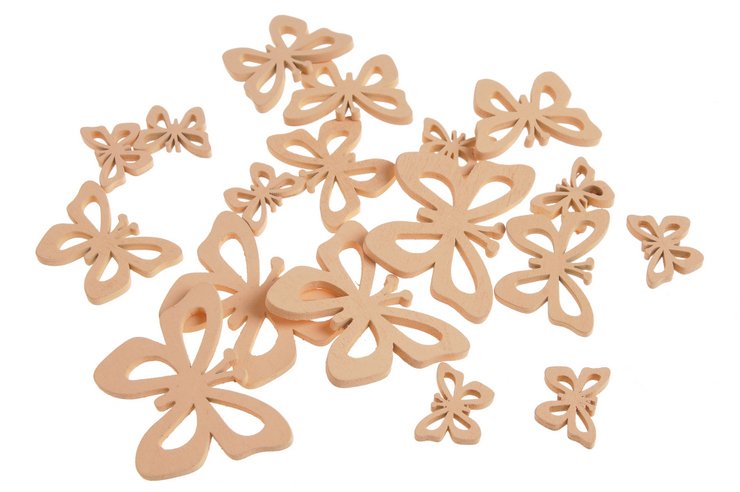 Dřevěné výseky na pověšení ve tvaru motýlka 4-8cm - 18ks