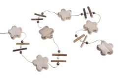 Závěsná girlanda s dřevěnými kytičkami a korálky 6 cm/120 cm