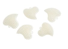 Závěsné srdíčko z perliček, 3,8 cm, 12ks