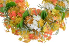 Dekorační věnec z umělých kvítků a doplňků Ø  23cm