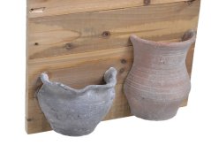 Dekorativní dřevěný rám na pověšení s keramickými nádobami na aranžování .28cmL x 8cmW x 25cmH